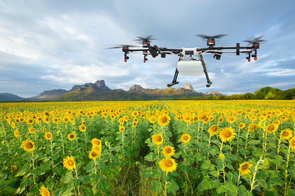 How do the charging methods and time of electric drones affect usability？
