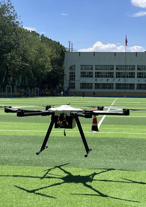 What are the innovative service applications of drones in tourist attractions and the methods to improve tourist experiences？