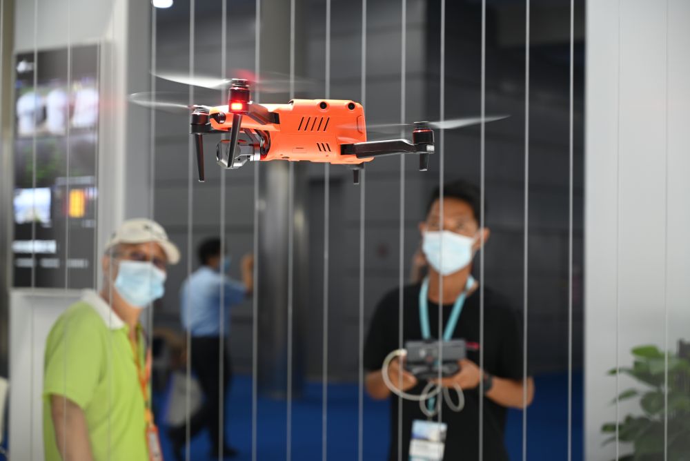 What are the performance and reasons for the differences in flight stability among different brands of drones？